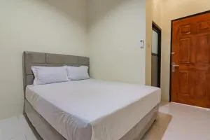 RedDoorz near Terminal Tirtonadi 2 - Kadiporo 1