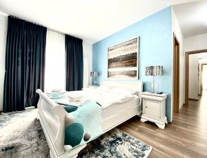 White Dream Penthouse with Jacuzzi