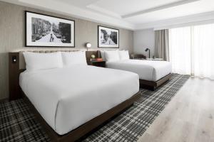 Queen Room with Two Queen Beds and tub - Disability access room in Park Central San Francisco – Hyatt affiliated Hotel