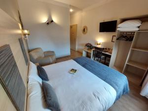 Hotels Logis Loire Hotel - Les Cocottes : photos des chambres