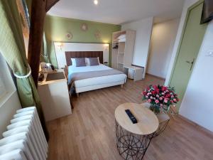 Hotels Logis Loire Hotel - Les Cocottes : photos des chambres