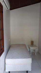 Condominio Vila dos Tucanos Maresias Canto Moreira 1 quadra da praia , 4 quartos , 3 banheiros , pet firendy peq porte 3 vagas q tenis, piscina , churrasqueira privativa ,portaria 24 hs arrumadeira e roupa de cama opcional