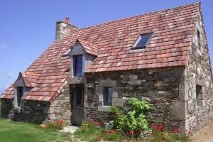 Quaint stone house between land and sea - Trédrez