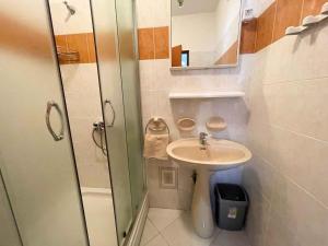Apartments in Jadranovo 42073 