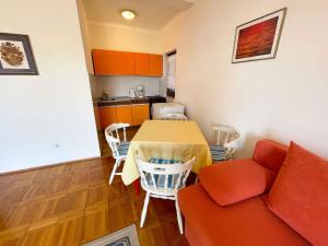 Apartments in Jadranovo 42257 