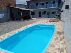 Casa nova com piscina próxima a praia e menos de 3km do centro de Ubatuba