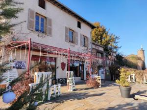 Maisons de vacances Gite Saint-Haon-le-Chatel, 4 pieces, 11 personnes - FR-1-496-252 : photos des chambres