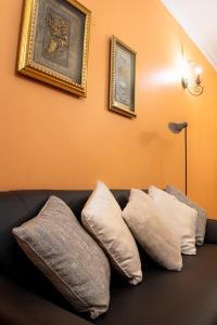 NICE AND COZY, at a great location in Masaki.