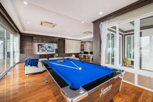 RimLay Beachfront Pool Villa