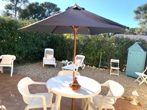 La plage, calme et jardin