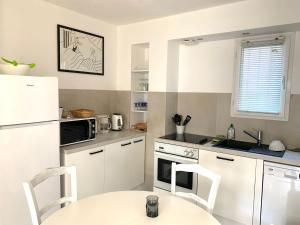 La plage, calme et jardin