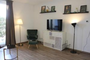 Modernes Apartment - Terrasse und Parkplatz