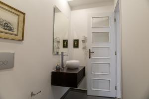 Almada Studios & Suites