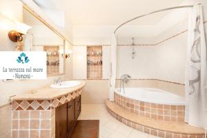 LA TERRAZZA SUL MARE - NUMANA -