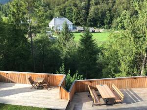 Apartments Maja by the river