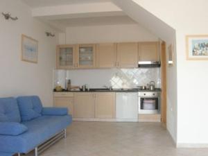 Lovely split level apartment with sea view, pool, free parking and WiFi