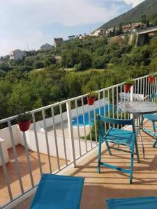 Lovely split level apartment with sea view, pool, free parking and WiFi