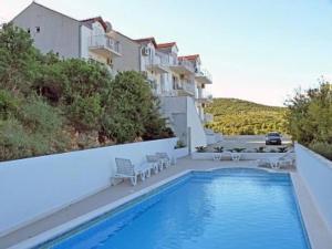 Lovely split level apartment with sea view, pool, free parking and WiFi