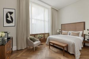 Deluxe Club Room room in The Queens Gate Hotel