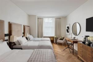 Deluxe Triple Room room in The Queens Gate Hotel