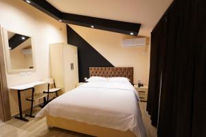 SR99 Hotel