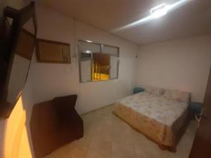 Quarto em Sepetiba com ar