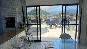 Cobertura Duplex perto do mar, piscina, linda vista, 03 garagens, churrasqueira