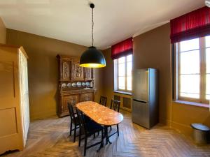 B&B / Chambres d'hotes Demeure Saint Louis Historic manor, City 700m, parking,A C,Clim,WIFI, heated pool, city view : photos des chambres