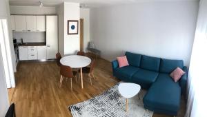 Modern one bedroom flat with sunset views, self check-in