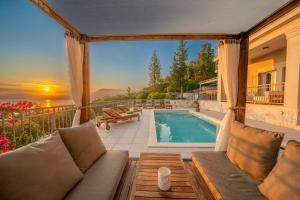 Luxury Villa Fiscardo Walk - Heated Pool & Jacuzzi