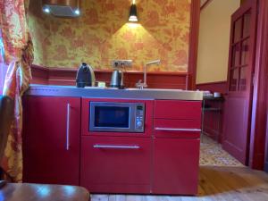 B&B / Chambres d'hotes Demeure Saint Louis Historic manor, City 700m, parking,A C,Clim,WIFI, heated pool, city view : photos des chambres