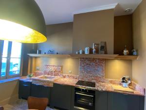 B&B / Chambres d'hotes Demeure Saint Louis Historic manor, City 700m, parking,A C,Clim,WIFI, heated pool, city view : photos des chambres