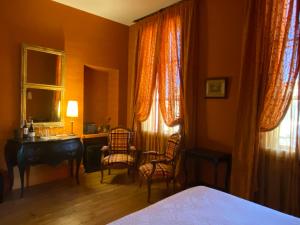 B&B / Chambres d'hotes Demeure Saint Louis, Cite 10mn a pieds, PARKING Prive, BORNES 7,2 KW, AC, FULL WIFI : photos des chambres