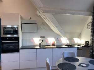 B&B / Chambres d'hotes Demeure Saint Louis Historic manor, City 700m, parking,A C,Clim,WIFI, heated pool, city view : photos des chambres