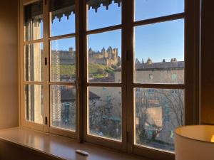 B&B / Chambres d'hotes Demeure Saint Louis Historic manor, City 700m, parking,A C,Clim,WIFI, heated pool, city view : photos des chambres