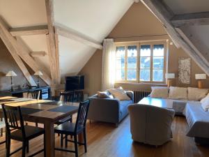B&B / Chambres d'hotes Demeure Saint Louis Historic manor, City 700m, parking,A C,Clim,WIFI, heated pool, city view : photos des chambres