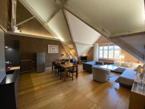 B&B / Chambres d'hotes Demeure Saint Louis Historic manor, City 700m, parking,A C,Clim,WIFI, heated pool, city view : photos des chambres
