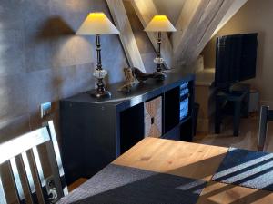 B&B / Chambres d'hotes Demeure Saint Louis Historic manor, City 700m, parking,A C,Clim,WIFI, heated pool, city view : photos des chambres
