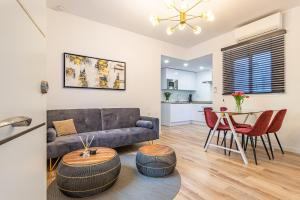 HAPPY LOUNGE