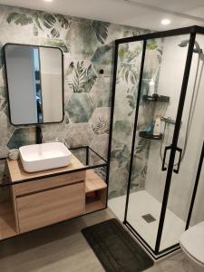 3 Bedroom apartment with private garden next to the beach La Siesta