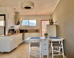 Modern lägenhet med havsutsikt - nära till allt