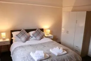 Entire Family Vacation Home . WiFi . FREE Parking - Beeston