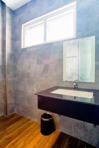 Lá Hotel Bình Tân