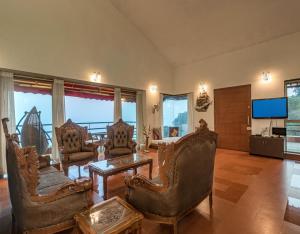 SaffronStays Aurelia, Panchgani - Balinese villa with breathtaking valley views