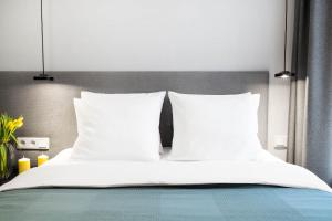 HOUSEHOST Apartment: Miodowa 4230 Street