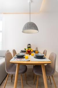HOUSEHOST Apartment: Miodowa 4230 Street