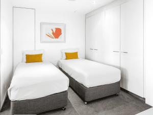 Circle on Cavill 25th Floor with Ocean Views - CoastHM