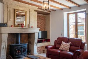 Lavender House - Traditional & charming stone home