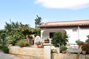 Apartment Ivo with shared swimming pool