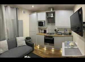 Charming 2-Bed Apartment